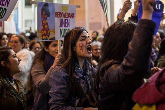 Femmes manifestant lors de la Journée internationale des droits des femmes à Instanbul le 8 mars 2017