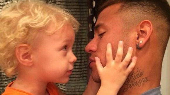 Neymar Jr : son fils ne lui ressemble pas du tout