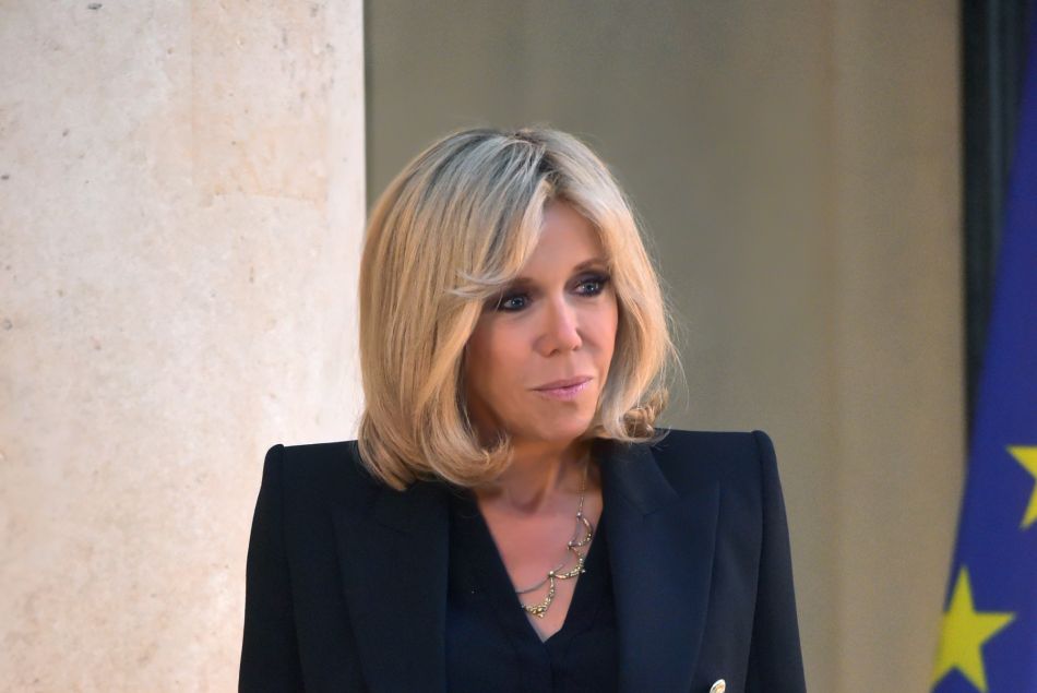 Brigitte Macron sur le perron de l'Élysée le 6 juillet 2017.
