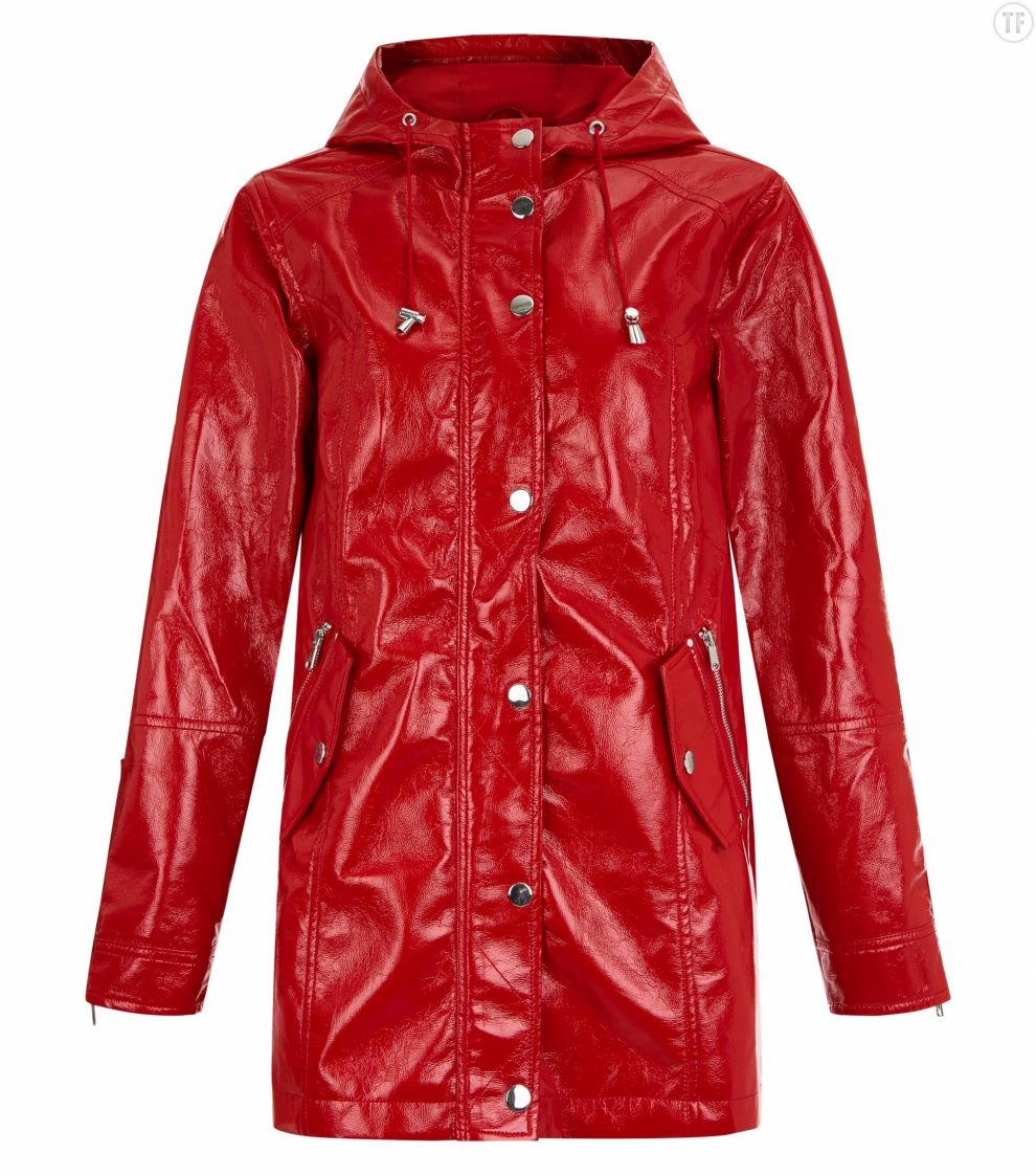     Anorak rouge verni New Look, 59,99 euros  
