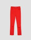     Jean taille haute rouge Zara, 29,99 euros  