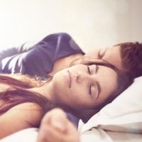 Des problèmes de couple ? Dormez plus !