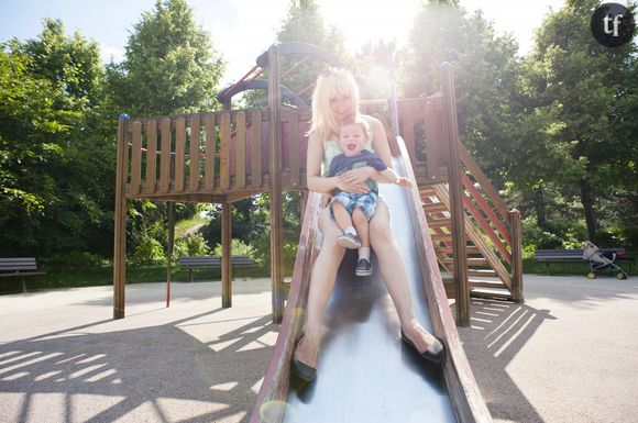 Les médecins alertent sur les risques de faire du toboggan avec votre enfant