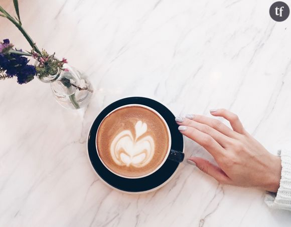 Pourquoi vous devriez mettre de l'huile de coco dans votre café