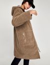  Manteau en peau lainée réversible Zara, 79,95€ 