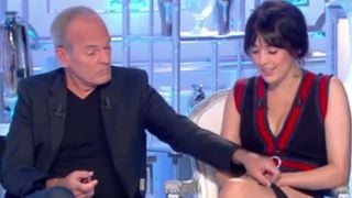 Quand Baffie soulève la jupe de Nolwenn Leroy : la "blague" qui ne nous fait pas rire