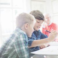 Le premier manuel scolaire en écriture inclusive divise l'opinion