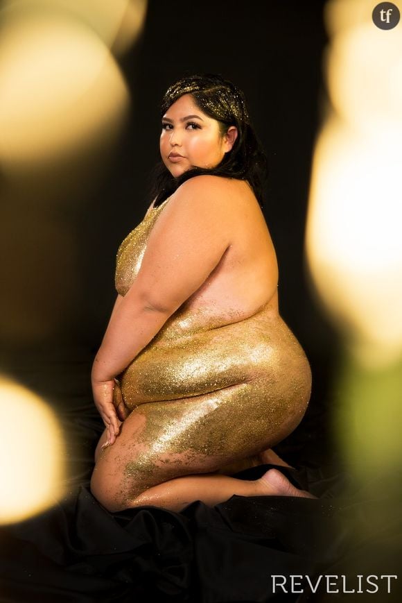 Ce shooting body positive et pailleté célèbre les corps "imparfaits"