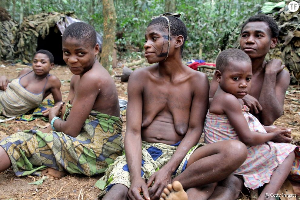 Tribu africaine, dans une forêt de la républicaine centre-africaine