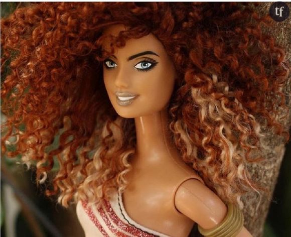 Ce Brésilien crée des "poupées Barbie" aux chevelures impressionnantes