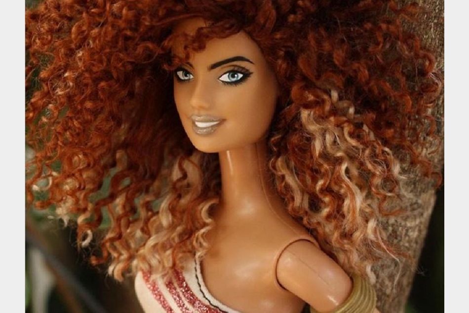 Ce Brésilien crée des "poupées Barbie" aux chevelures impressionnantes