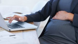 Selon cette "experte" en fertilité, les femmes qui veulent faire carrière ne tombent pas enceintes