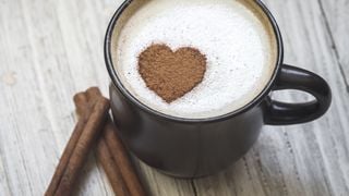 Pourquoi vous devriez ajouter de la cannelle à votre café