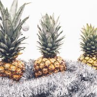 Oubliez le sapin et décorez votre ananas de Noël