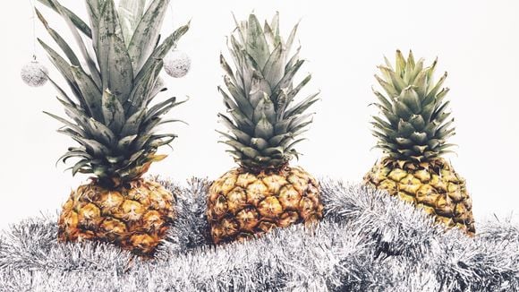 Oubliez le sapin et décorez votre ananas de Noël