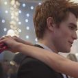 Archie et Betty au bal de promo, Riverdale, saison 1.