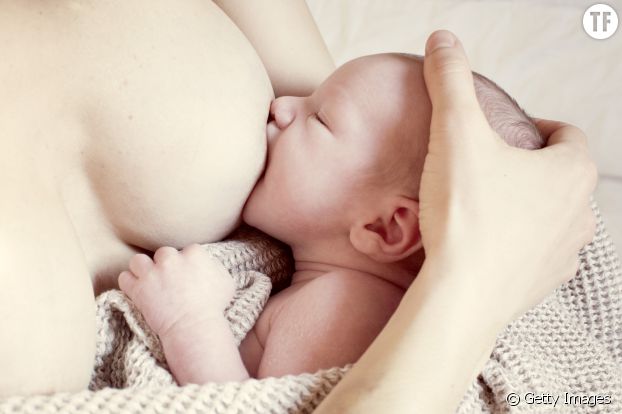 En Grande-Bretagne, on met du lait maternel dans le nez de bébé pour soigner son rhume