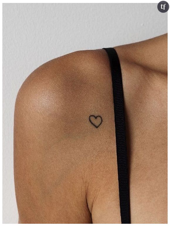 Un coeur tatoué sur l'épaule