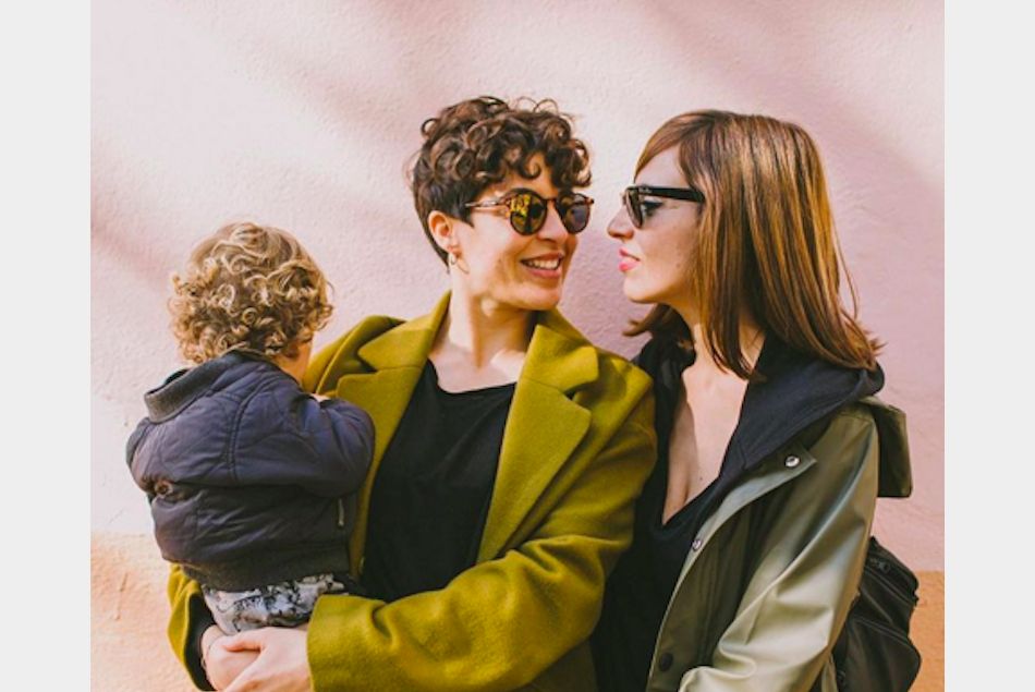 Instagram censure la photo de deux mamans espagnoles avec leur fils : le couple réplique