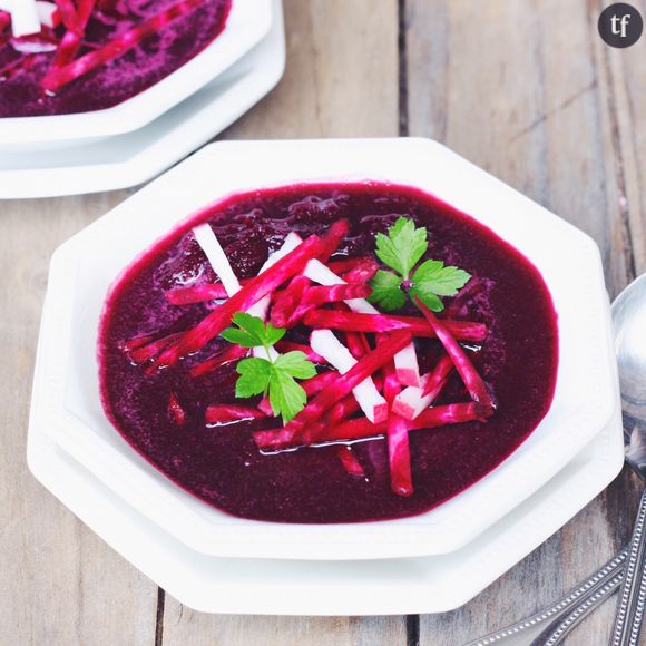 La recette détox de la soupe aux racines de betterave pour démarrer l'année du bon pied