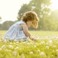 10 jolis prénoms pour petites filles inspirés par la poésie