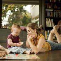 4 jeux à faire avec son enfant en position assise ou allongée