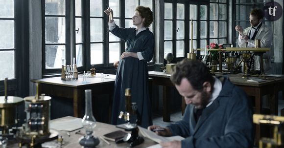 Marie Curie dans son laboratoire