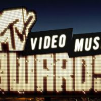 MTV Music Awards : un homme nu sur scène – vidéo