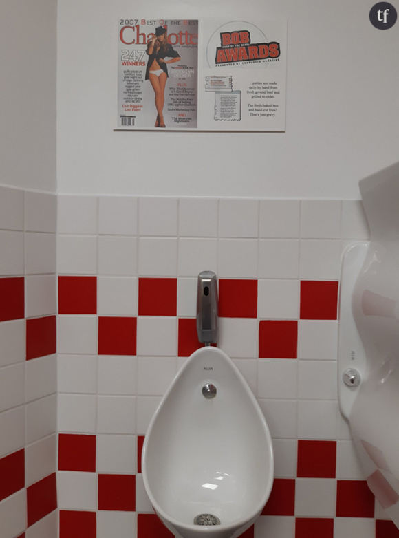 Les affiches sexistes dans les toilettes des hommes de Five Guys