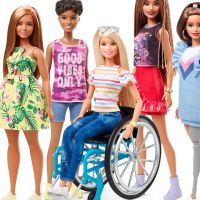 Barbie sort de nouvelles poupées en fauteuil roulant et prothèse