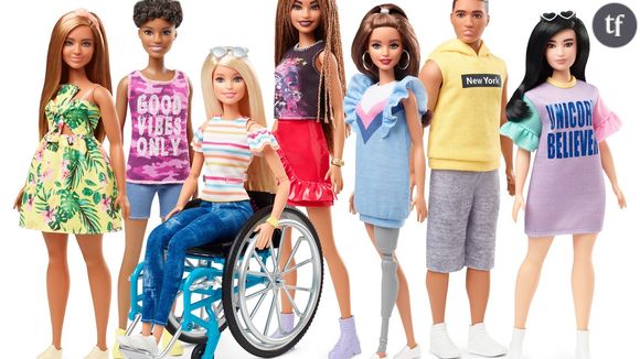 Barbie agrandit sa ligne inclusive avec une poupée en fauteuil roulant et munie d'une jambe prothétique