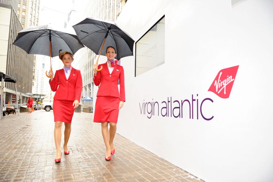 Des hôtesses Virgin Atlantic en 2012
