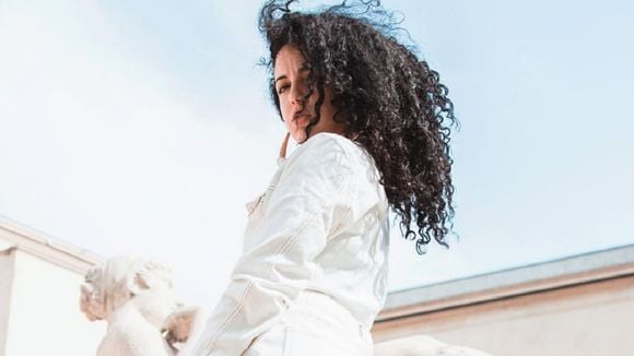 "Mes règles sont belles" : elle pose avec le pantalon taché pour briser le tabou