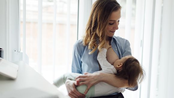 On la vire d'une réunion Pôle Emploi parce qu'elle allaite son bébé