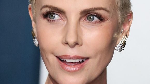 La badass Charlize Theron tacle le sexisme du cinéma d'action