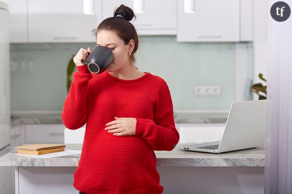 L'OMS recommande 300 mg de caféine maximum par jour maximum aux femmes enceintes.