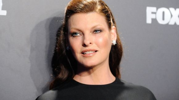 La top Linda Evangelista "croit" les femmes qui accusent son ex-mari de viols