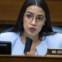 Alexandria Ocasio-Cortez tacle les critiques sur sa couverture de "Vanity Fair"