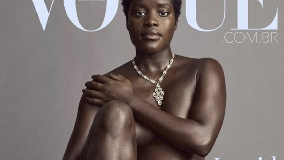 La danseuse brésilienne Ingrid Silva pose nue et enceinte en couverture de "Vogue"