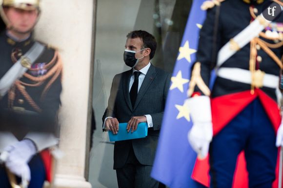 Emmanuel Macron opposé au crop top : "féministe"... mais pas trop.