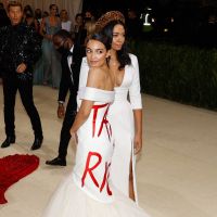 Pourquoi la robe d'Alexandria Ocasio-Cortez au Met Gala est un coup de génie