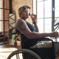 Une collection pour les femmes en fauteuil roulant en vedette à la London Fashion Week