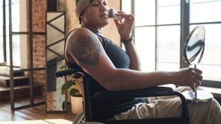 Une collection pour les femmes en fauteuil roulant en vedette à la London Fashion Week