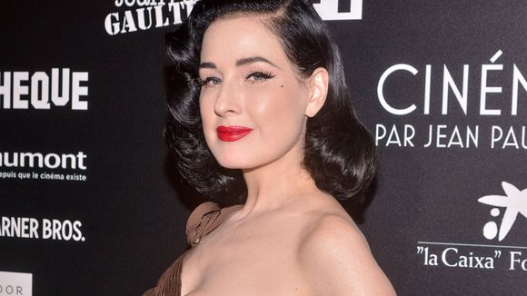 "Je n'en suis pas moins femme" : Dita Von Teese se confie sur son non-désir d'enfant