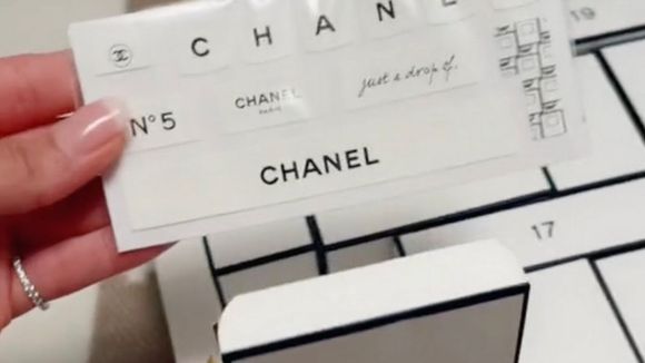 Le calendrier de l'Avent Chanel à 700 euros atomisé sur TikTok