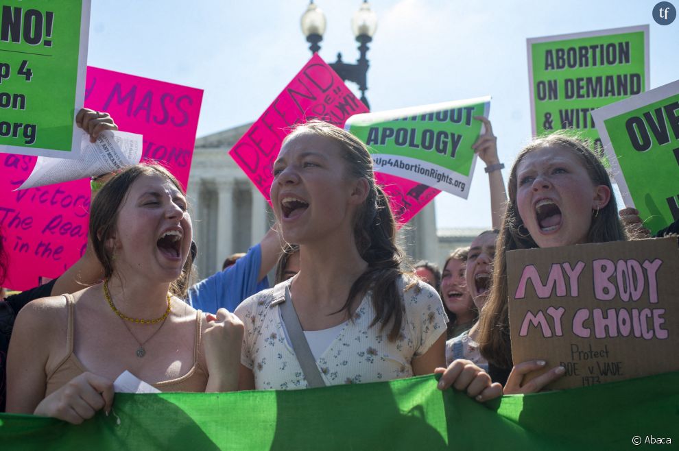 Des militantes pro-avortement devant la Cour suprême, juin 2022
