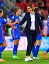Corinne DIACRE, entraîneuse de la France, célèbre la victoire avec les joueuses après le match du Championnat d'Europe féminin de l'UEFA entre la France et l'Italie au stade AESSEAL New York, le 10 juillet 2022 à Rotherham, Royaume-Uni.