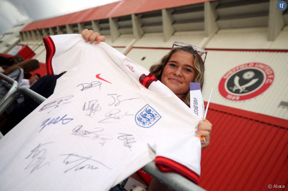  Une fan anglaise de foot avant la demi-finale de l&#039;Euro féminin de foot le 26 juillet 2022 