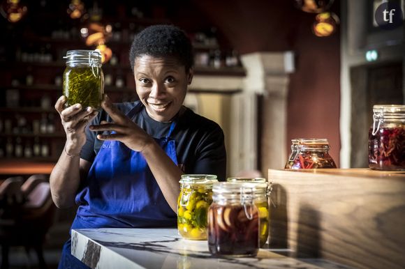 La cheffe Georgiana Viou ici dans son restaurant Rouge a Nîmes