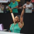 Serena Williams posera sa raquette après l'US Open 2022.